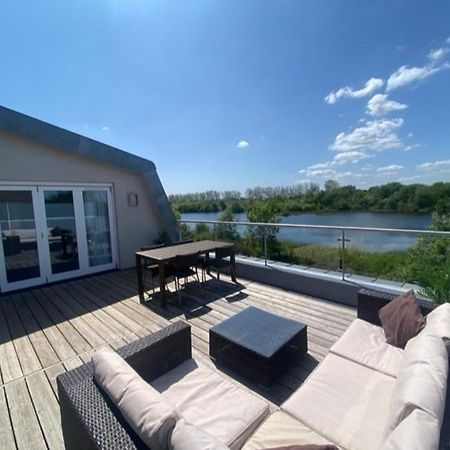 Reed Warbler - Hm111 - Lower Mill Estate Penthouse Apartment With Spa Access Somerford Keynes Extérieur photo