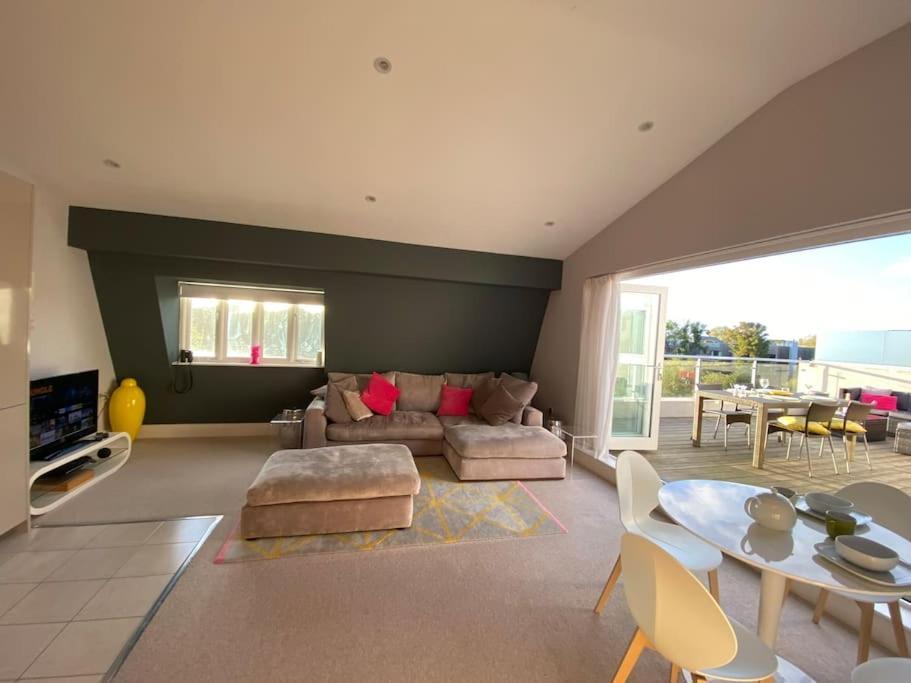 Reed Warbler - Hm111 - Lower Mill Estate Penthouse Apartment With Spa Access Somerford Keynes Extérieur photo