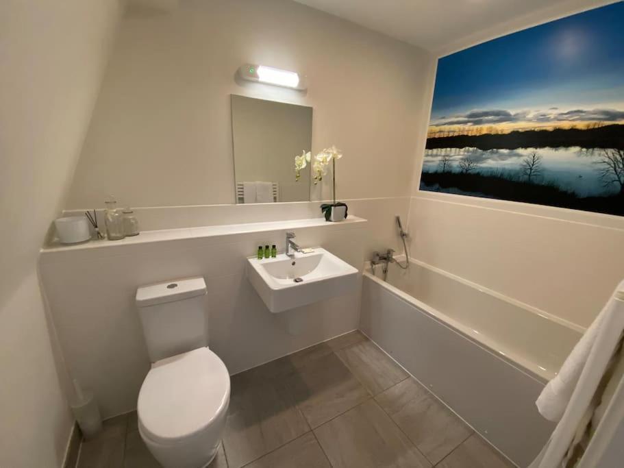 Reed Warbler - Hm111 - Lower Mill Estate Penthouse Apartment With Spa Access Somerford Keynes Extérieur photo