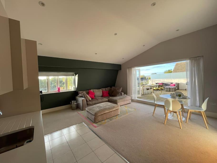 Reed Warbler - Hm111 - Lower Mill Estate Penthouse Apartment With Spa Access Somerford Keynes Extérieur photo