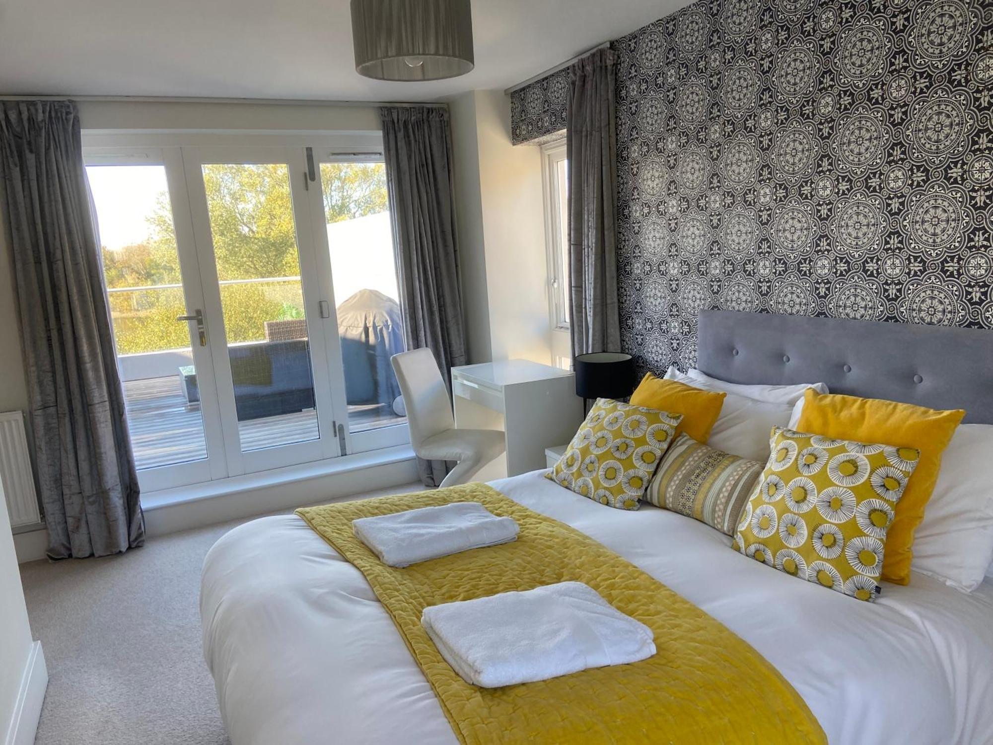 Reed Warbler - Hm111 - Lower Mill Estate Penthouse Apartment With Spa Access Somerford Keynes Extérieur photo